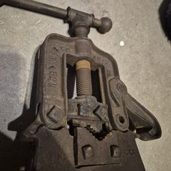 Reed Manufacturing Co. Vintage/Antique Clamp, No 700