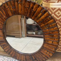 Beautiful Bamboo, Around Mirror
