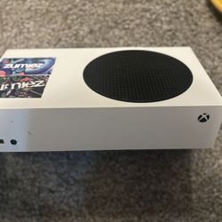 Xbox Series S (slightly used read desc)