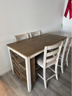 Table w/chairs