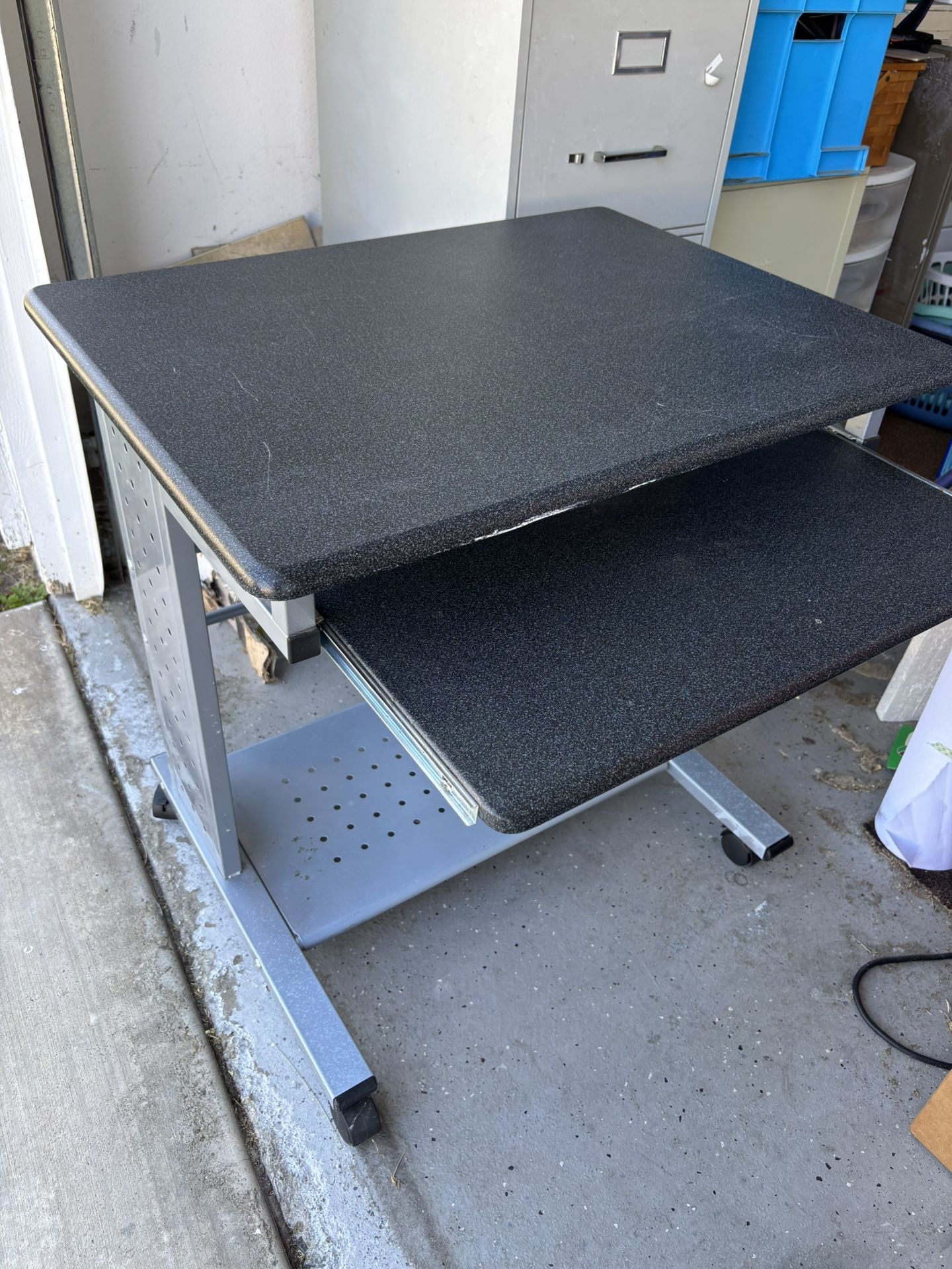 Computer Table On Wheels