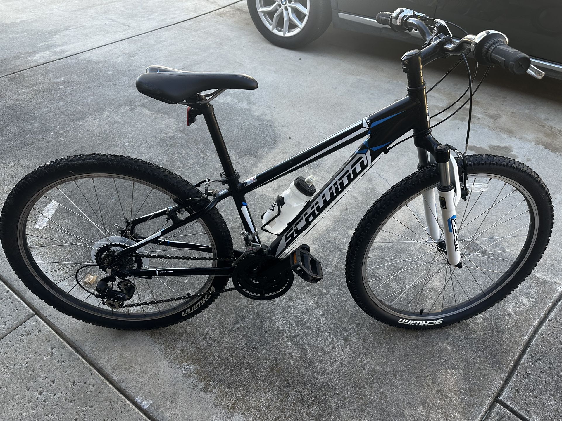 Young Adult Schwinn Mountain Bike- Front Suspension - Like New