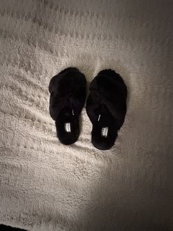 Old navy Women’s Fuzzy Slippers