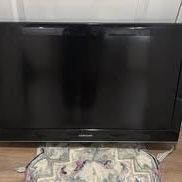 33" Samsung TV (i accept apple pay, venmo, cashapp, cash aka willing to make whatever work)