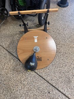 Everlast Speed Bag with Platform and Stand