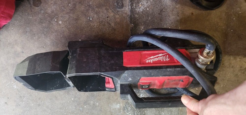 MILWAUKEE TRANSFER PUMP