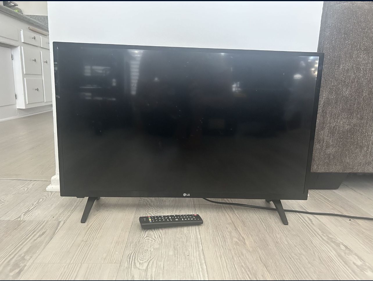 32” LG TV – Good Condition, Includes Remote!