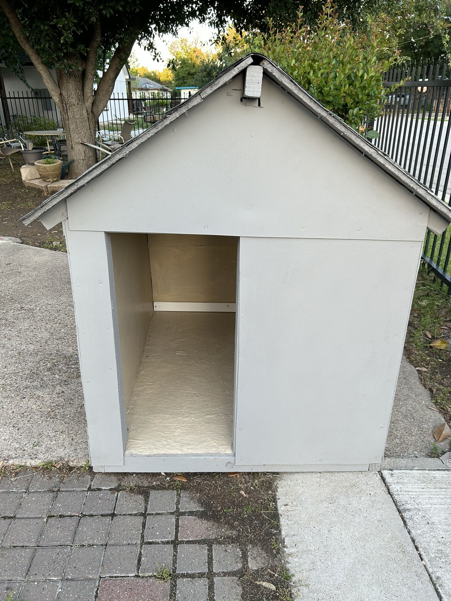 Dog House Insulated 