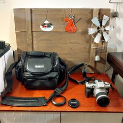 Minolta  Maxxum/ Dynax 5 35 mm SLR Camera And Vidpro Bag