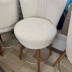 4 Counter height swivel Bar Stools Cream / White
