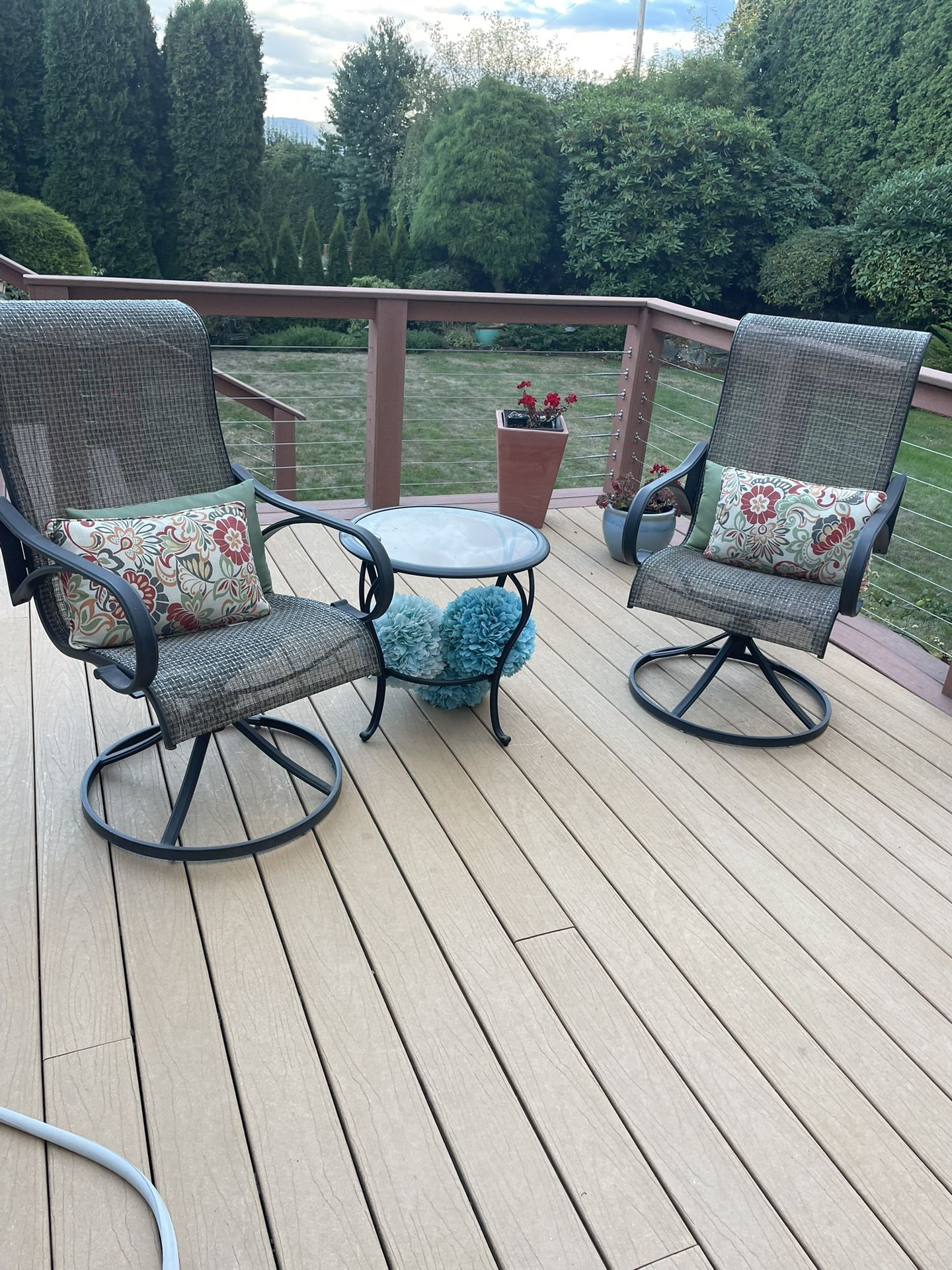 Swivel Patio Chair 4 Weather Cushions And Side Table 
