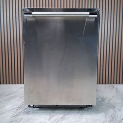 Thermador 24" Top Control Smart Built-In Dishwasher with 16 Place Settings, 6 Wash Cycles, PowerBoost - Stainless Steel (DWHD650WFP-D-1353)