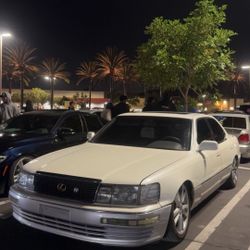 Lexus LS400