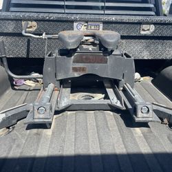 Q24 Series 5th Wheel Hitch Head with Roller and OEM Adapter