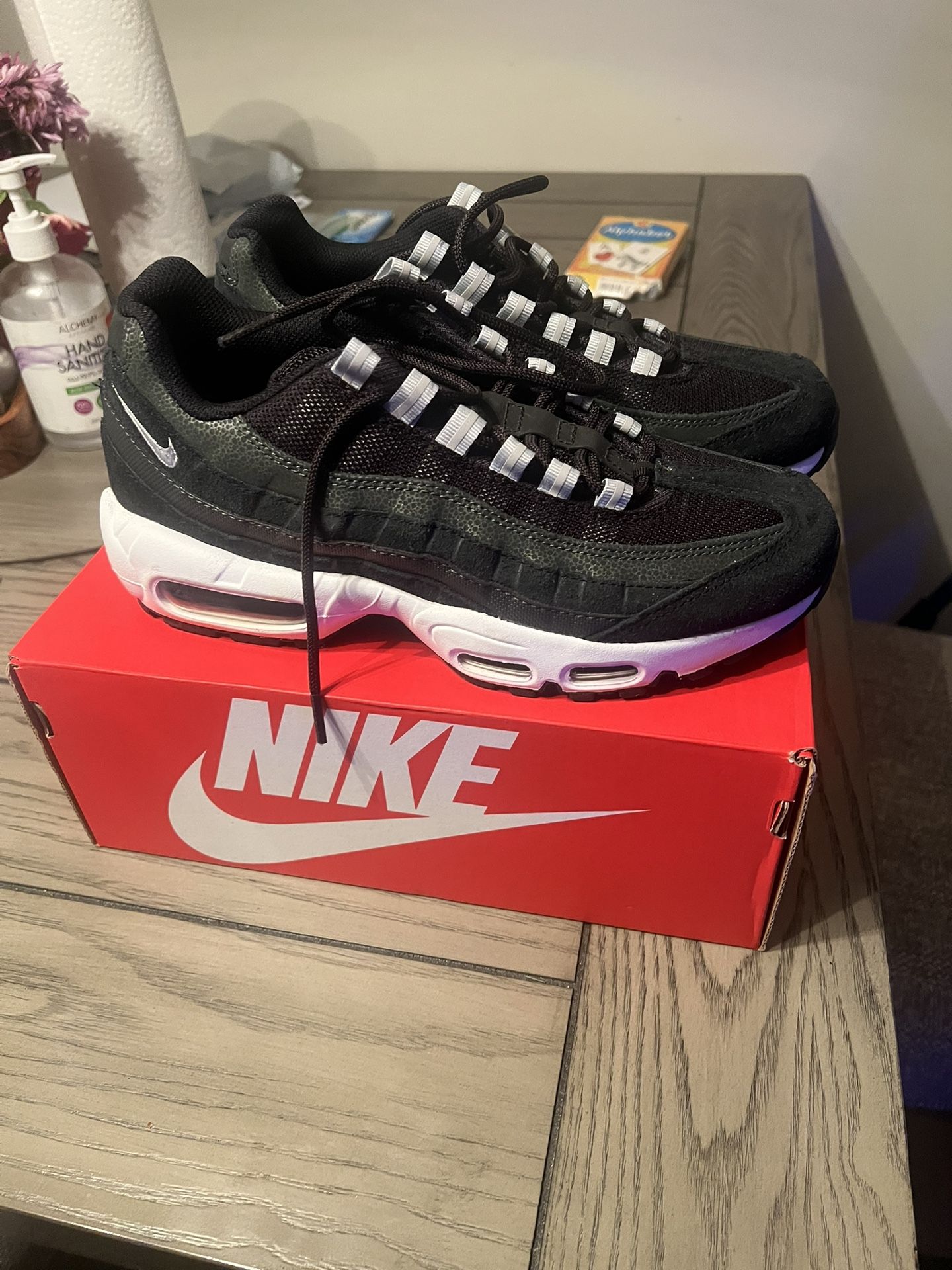 Nike Air Max 7.5 $60