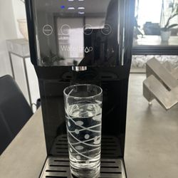 Waterdrop N1 countertop reverse osmosis water filter.