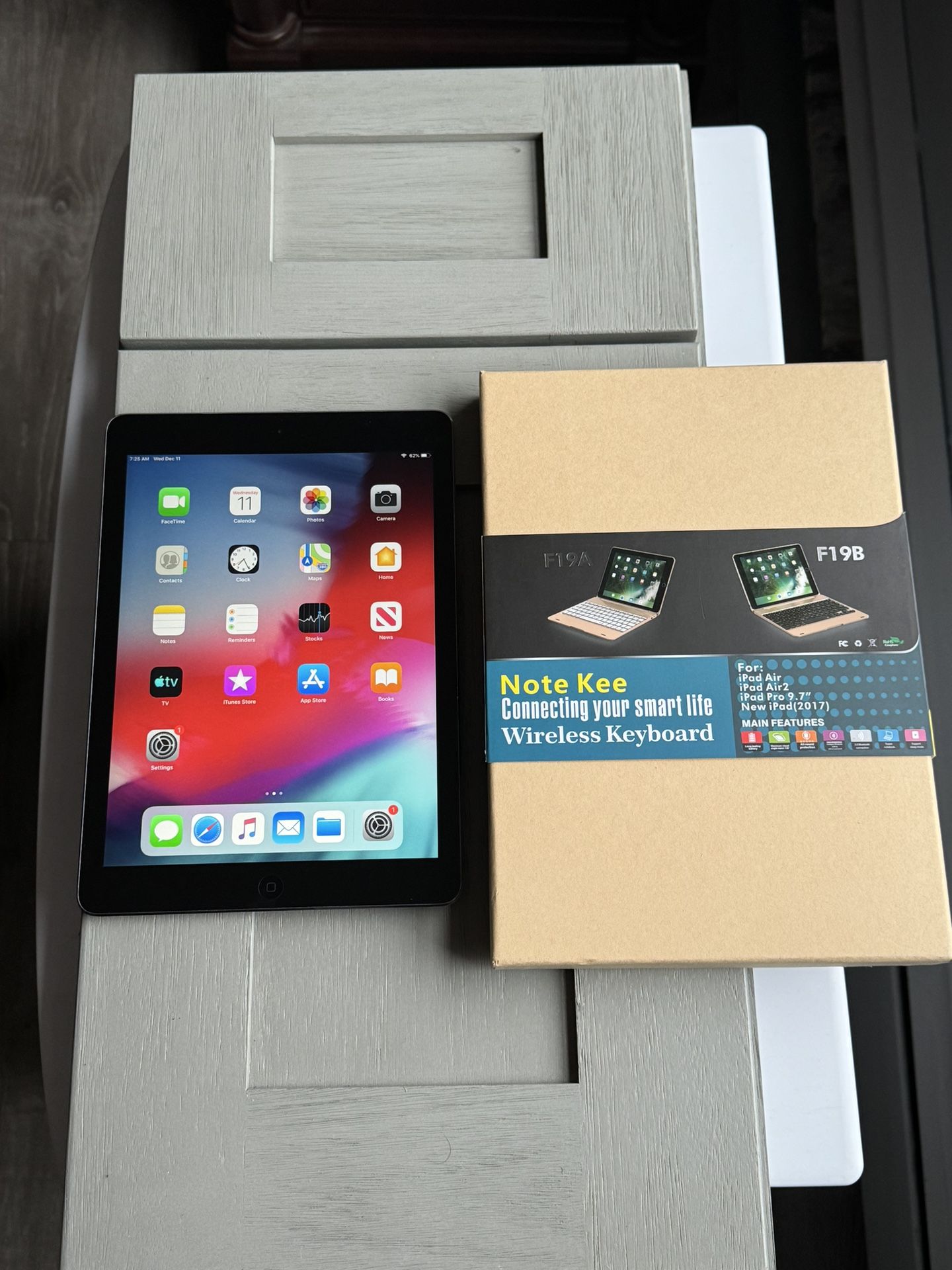 Apple iPad Air Tablet Bundle