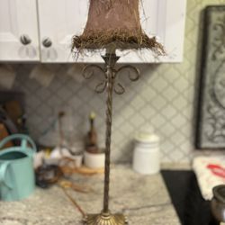 Lamp 2 Shades Gold Tone Beautiful Bow Shaped Accent 30 Watt 