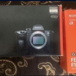 Sony A7R iii E- Mount + Sony Lens FE 20mm F 1.8 + Extra Accessories 
