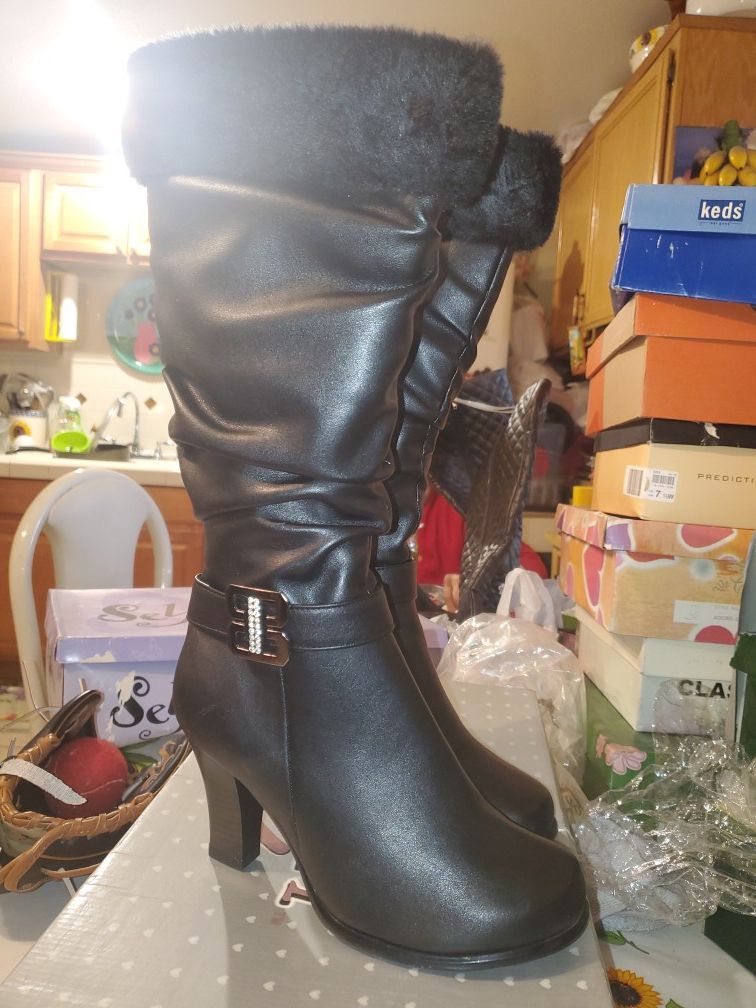 Black fur heel boot size 8.5