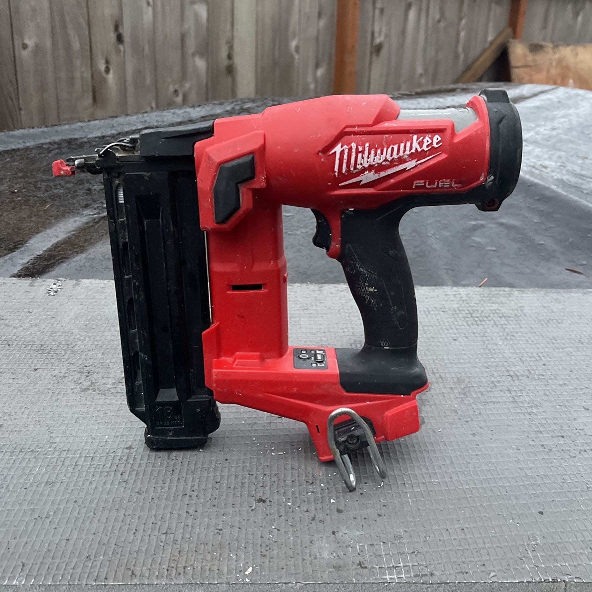 Milwaukee 18ga Brad Nail