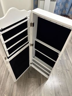 Jewelry rack