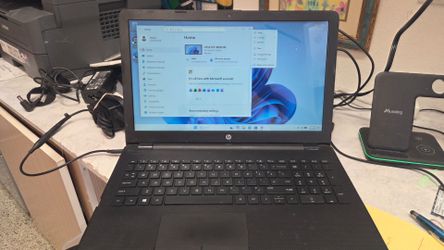 HP laptop 15" 8Ram 150ssd wifi camera good battery charger win 11-office