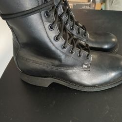 Boots 41/2 Men