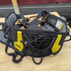 Tree Work. Unused Petzel Sequoia SRT 2019 Saddle with chest harness, extra rope bridge/petzel ring.