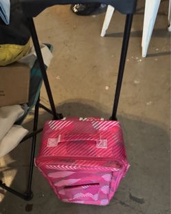 Suitcase pink hearts. Works great with wheels and handle adjustable
