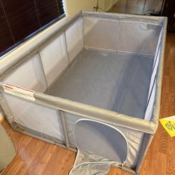 Large play pen