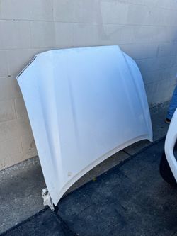 Toyota Tacoma hood