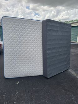 Queen Mattress And Boxspring $160 firm