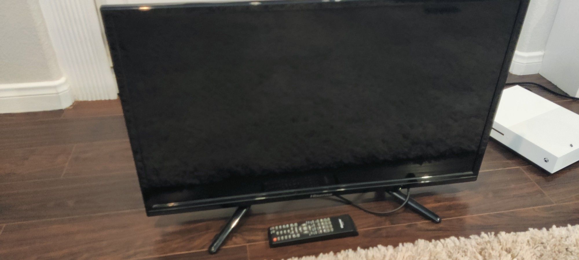 32" Hisense TV