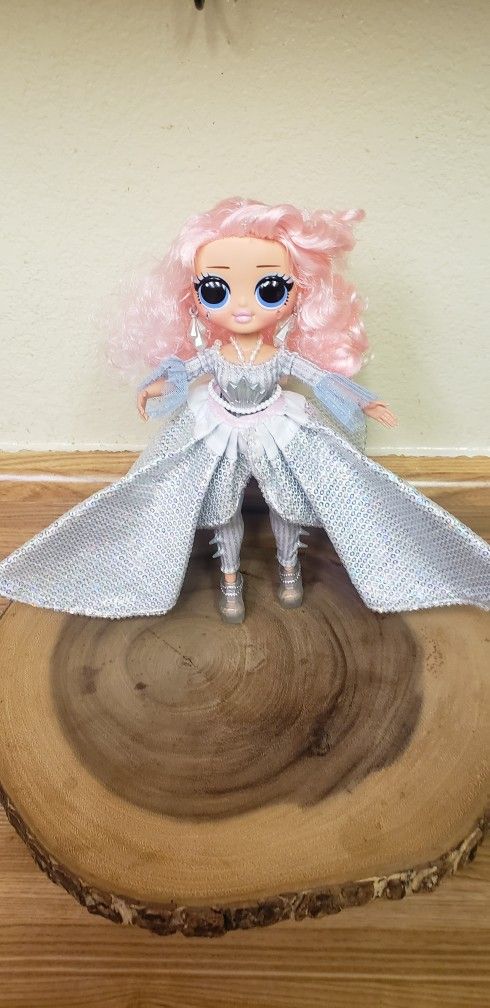 MGA Entertainment LOL Surprise Winter Disco OMG Crystal Star Fashion Doll