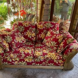 (((FREEEEEE)) HAWAIIAN RATTAN FLORAL LOVESEAT