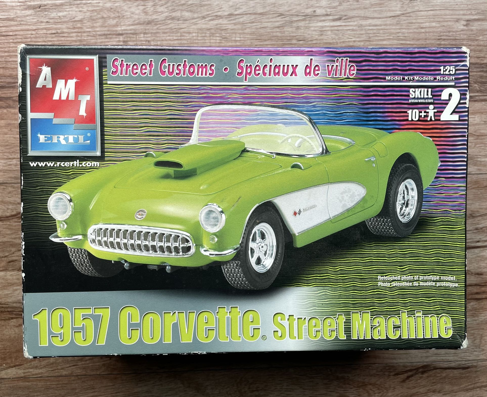 2002 AMT 1957 Corvette Street Machine 1/25 Scale Model Kit