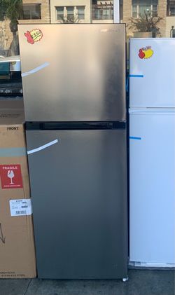 Insignia Top-Freezer Refrigerator Stainless Steel Great For Compact Units!