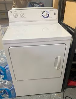 General Electric 6.8 cu. ft. capacity Dura Drum electric dryer