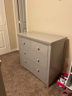 Simmons kids dresser gray. Also have matching crib/full size bed