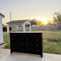 9 Drawer dresser