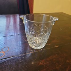 Vintage  crystal ice bucket. 5.2"
