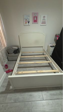 Full size bed