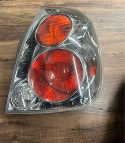 2002-2006 nissan altima RR taillight