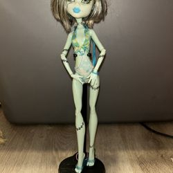 Monster High Frankie Stein Skull Shores