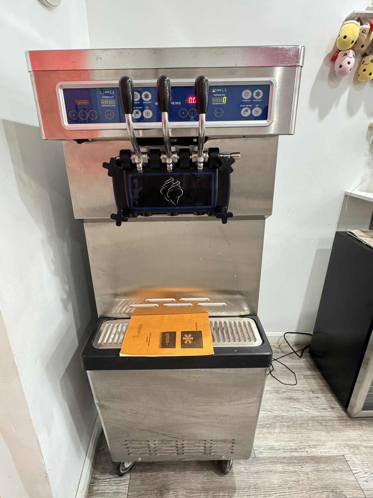 Commercial SOFT SERVE Ice Cream Machine