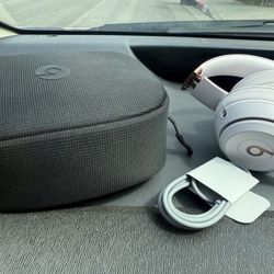 Beats Solo 4