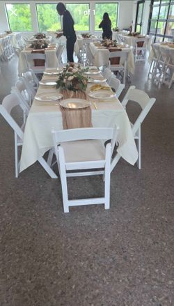 Event table clothes and table runners