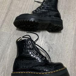 Dr Martens Women’s Zipper Boots Size 6
