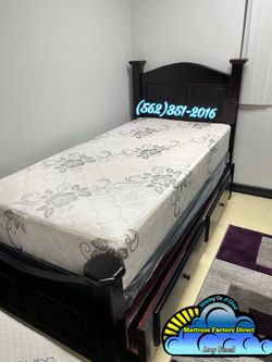 Twin bed complete with mattresses colchones
